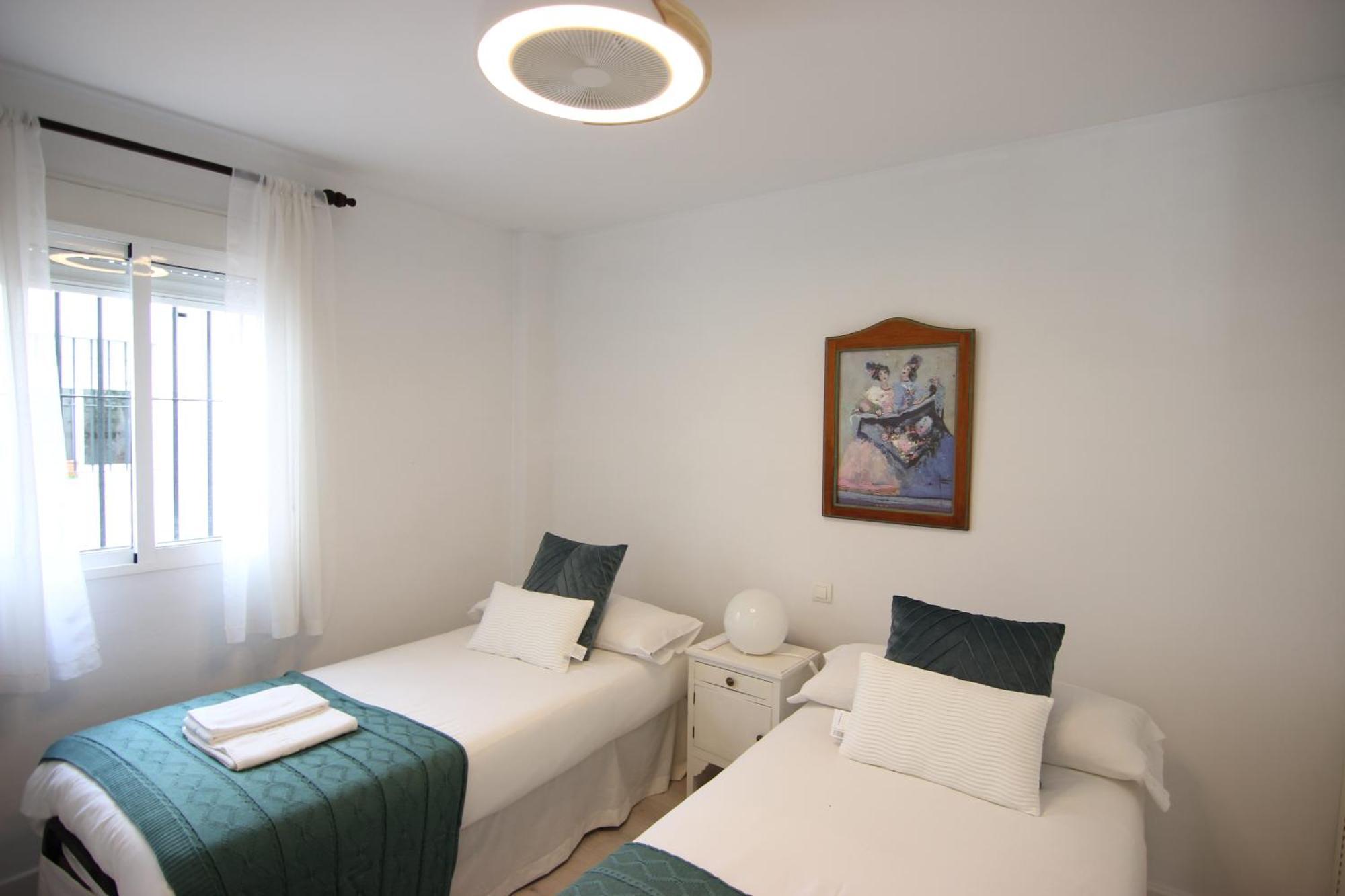 Rentalsevilla Espacioso Apartamento En La Alameda De Hercules Con Parking Exterior foto